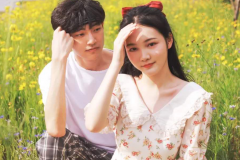 出过轨的女朋友还能要吗?女朋友出轨男同事后下跪求复合